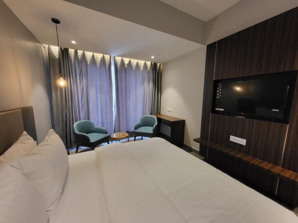Belvedere Suites Greater Noida Esterno foto