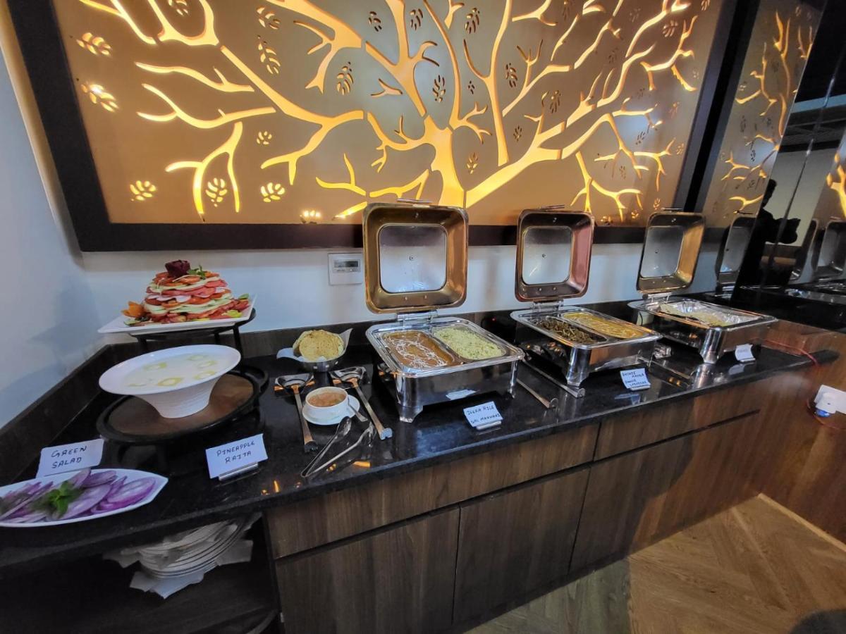Belvedere Suites Greater Noida Esterno foto