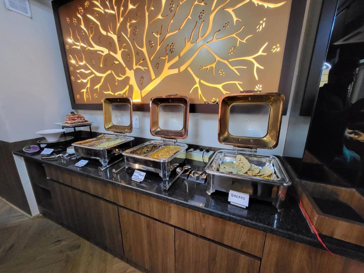Belvedere Suites Greater Noida Esterno foto