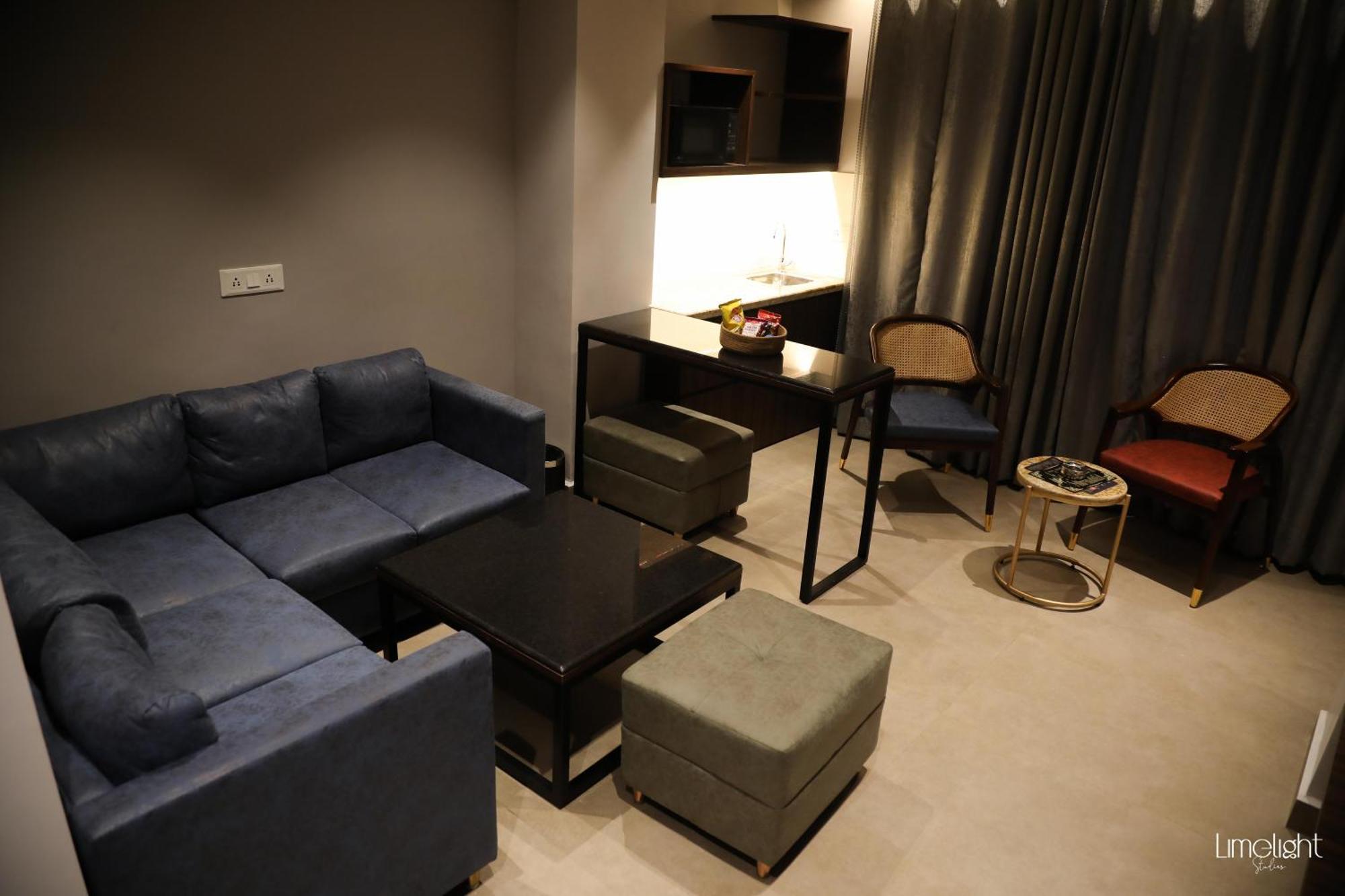 Belvedere Suites Greater Noida Esterno foto