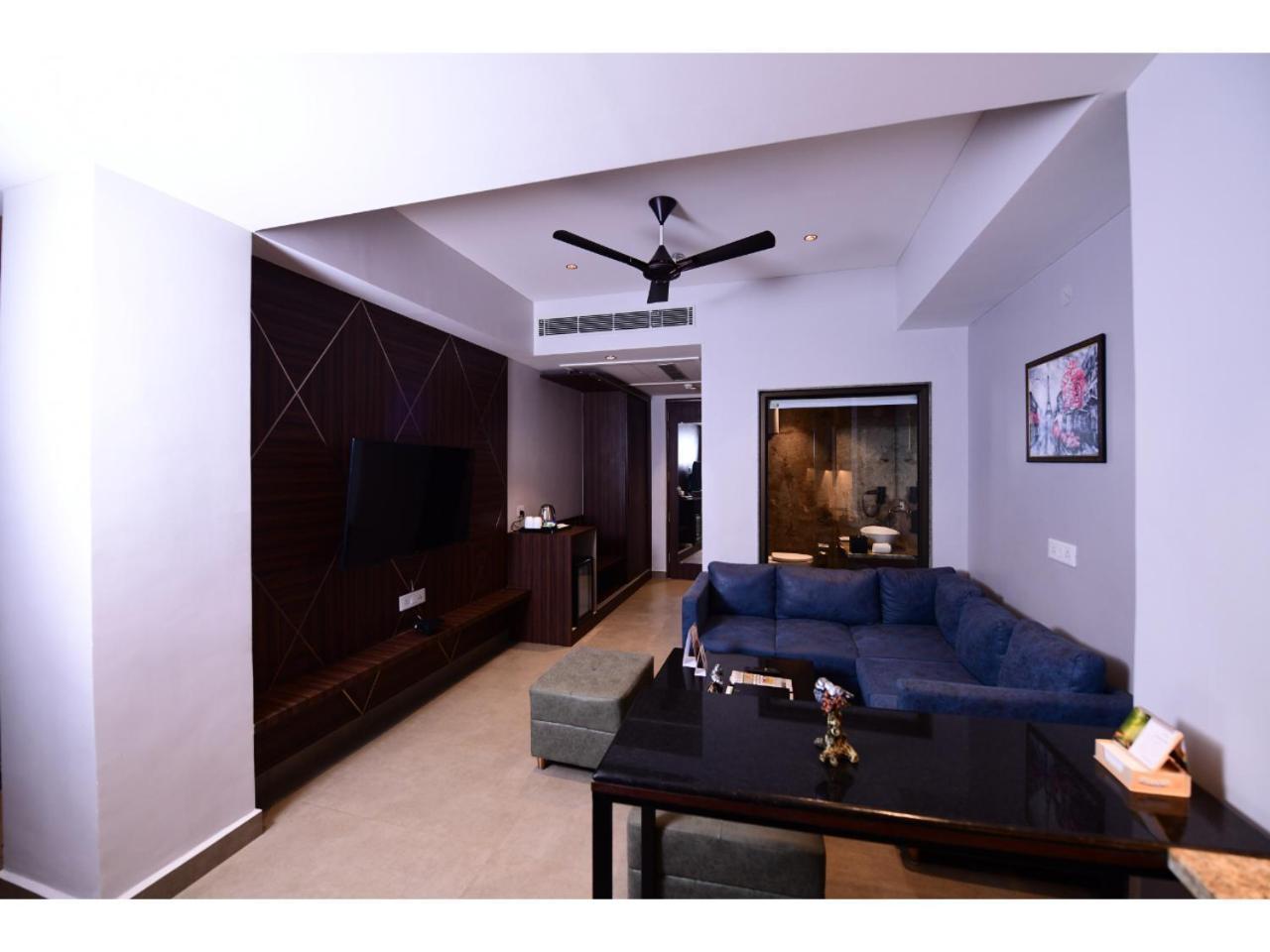 Belvedere Suites Greater Noida Esterno foto