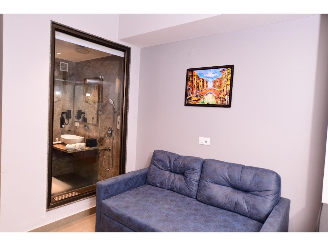 Belvedere Suites Greater Noida Esterno foto
