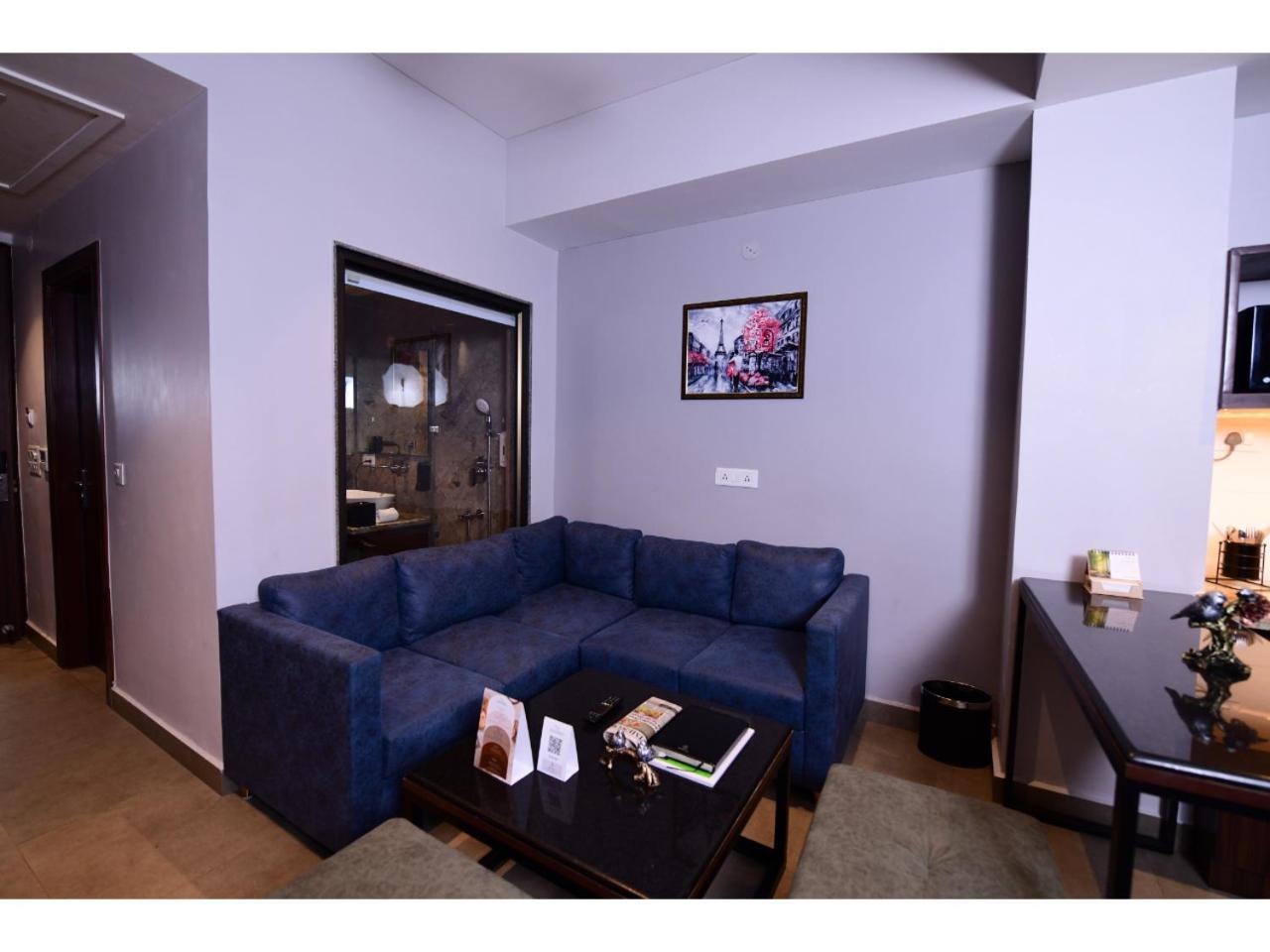 Belvedere Suites Greater Noida Esterno foto