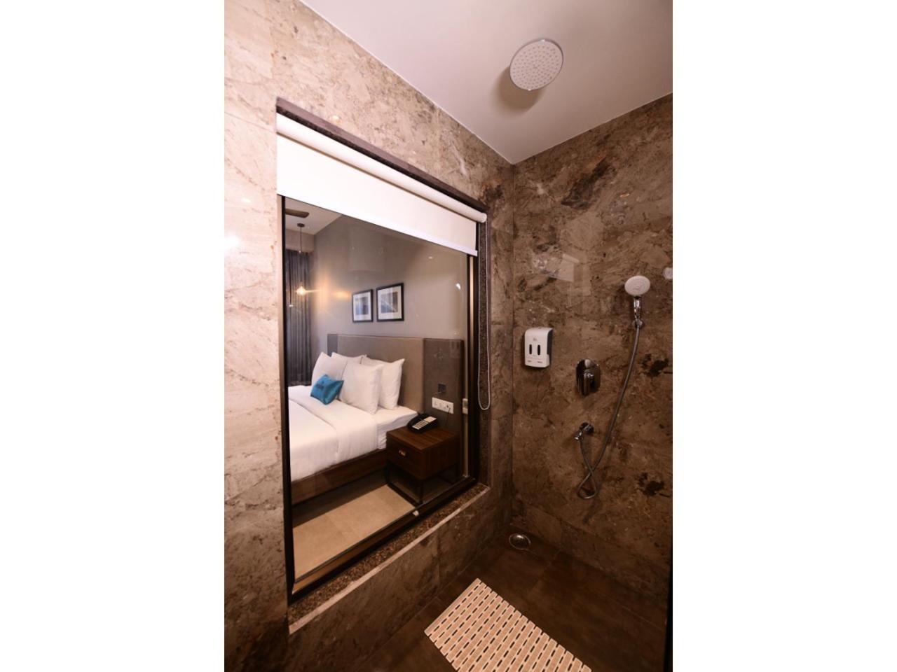 Belvedere Suites Greater Noida Esterno foto