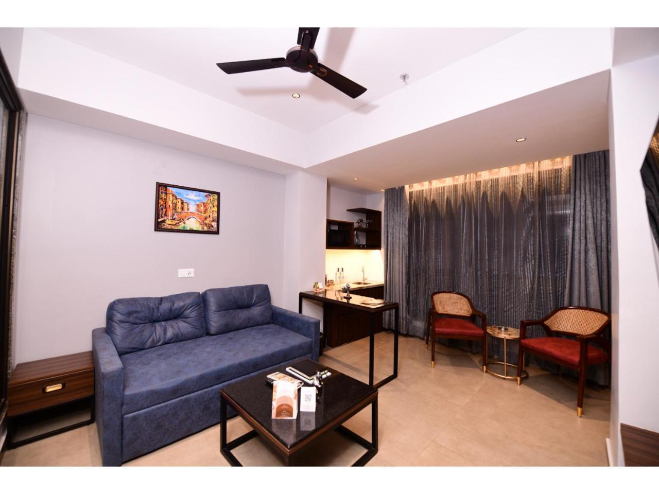 Belvedere Suites Greater Noida Esterno foto