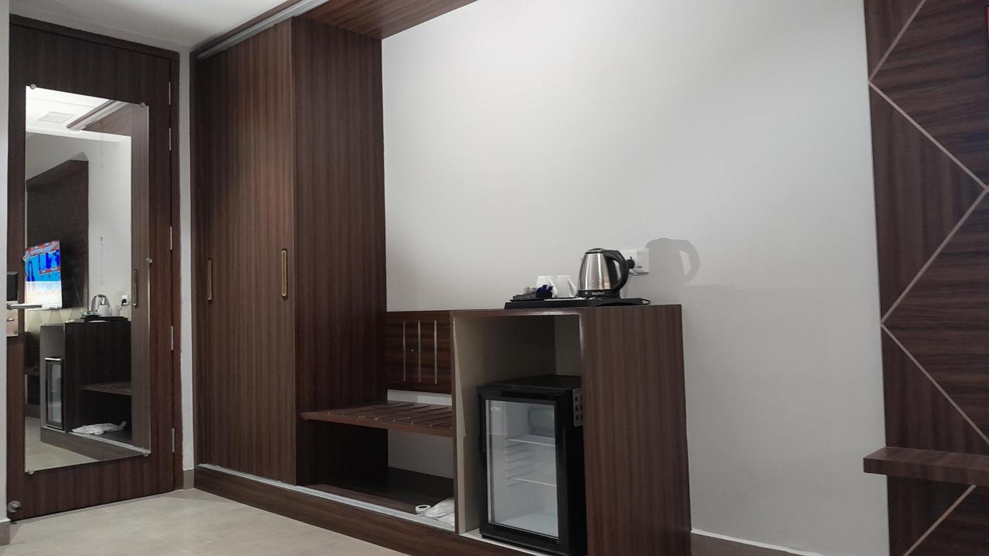 Belvedere Suites Greater Noida Esterno foto