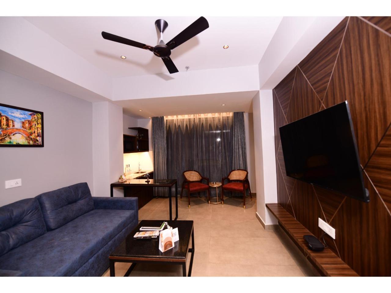 Belvedere Suites Greater Noida Esterno foto