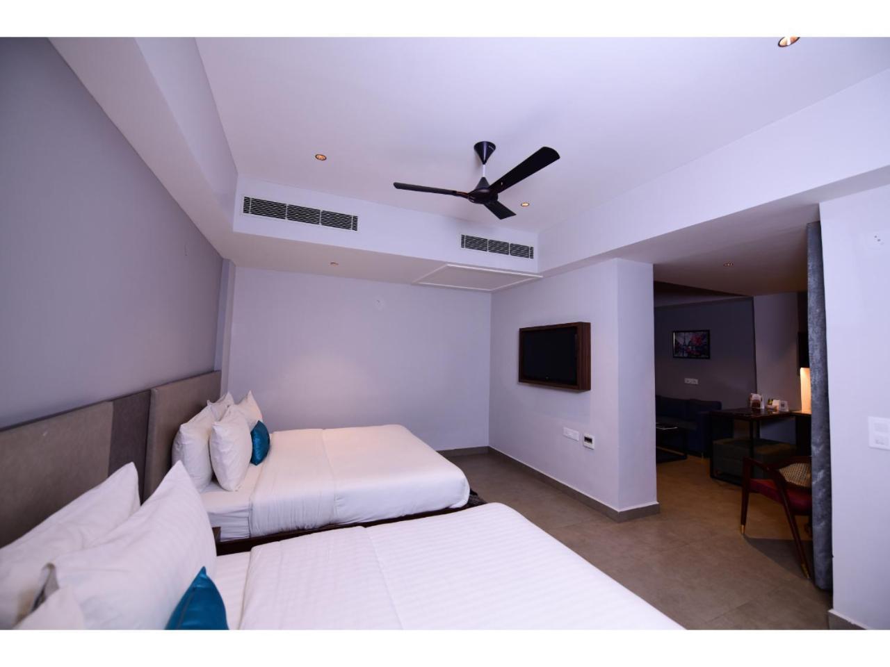 Belvedere Suites Greater Noida Esterno foto