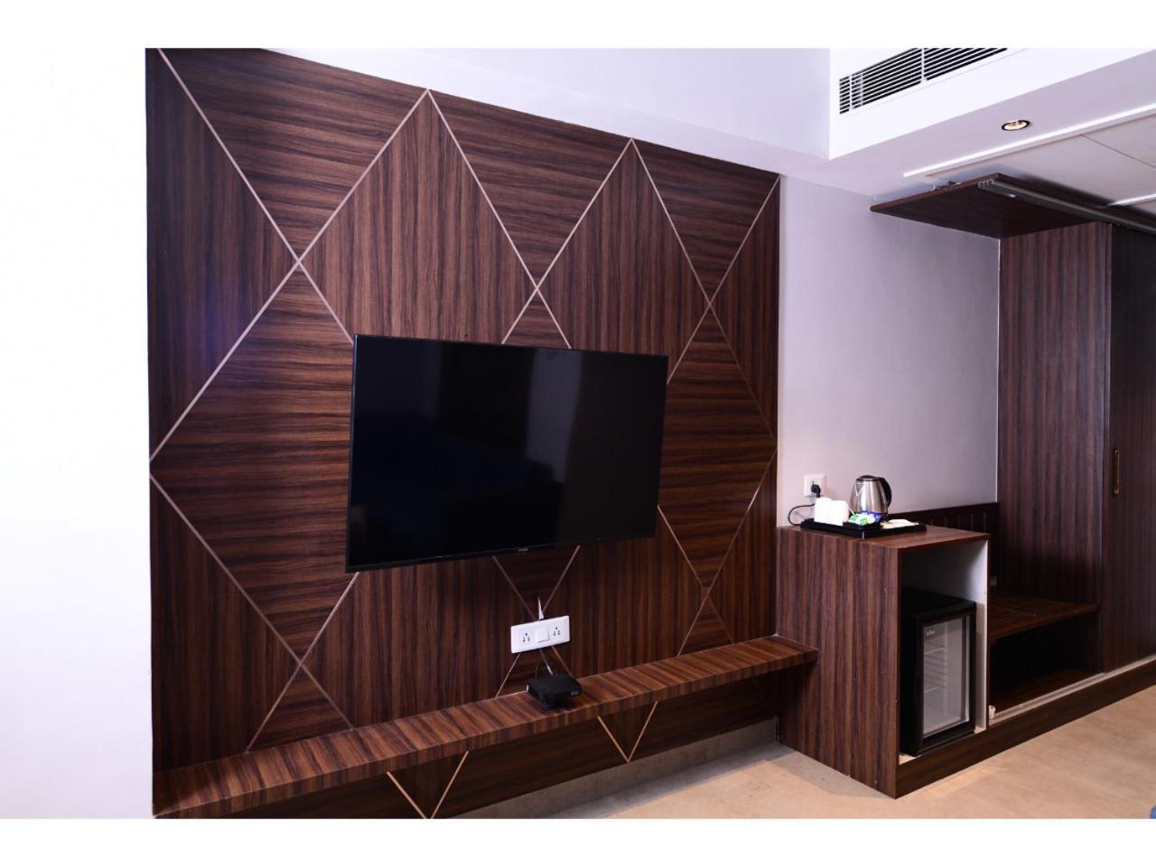 Belvedere Suites Greater Noida Esterno foto