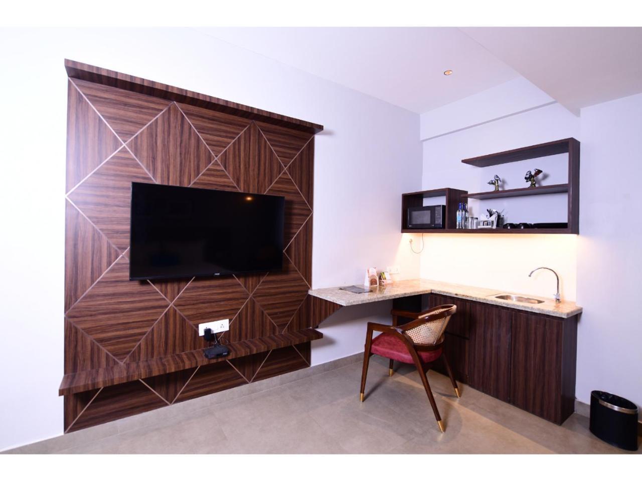 Belvedere Suites Greater Noida Esterno foto