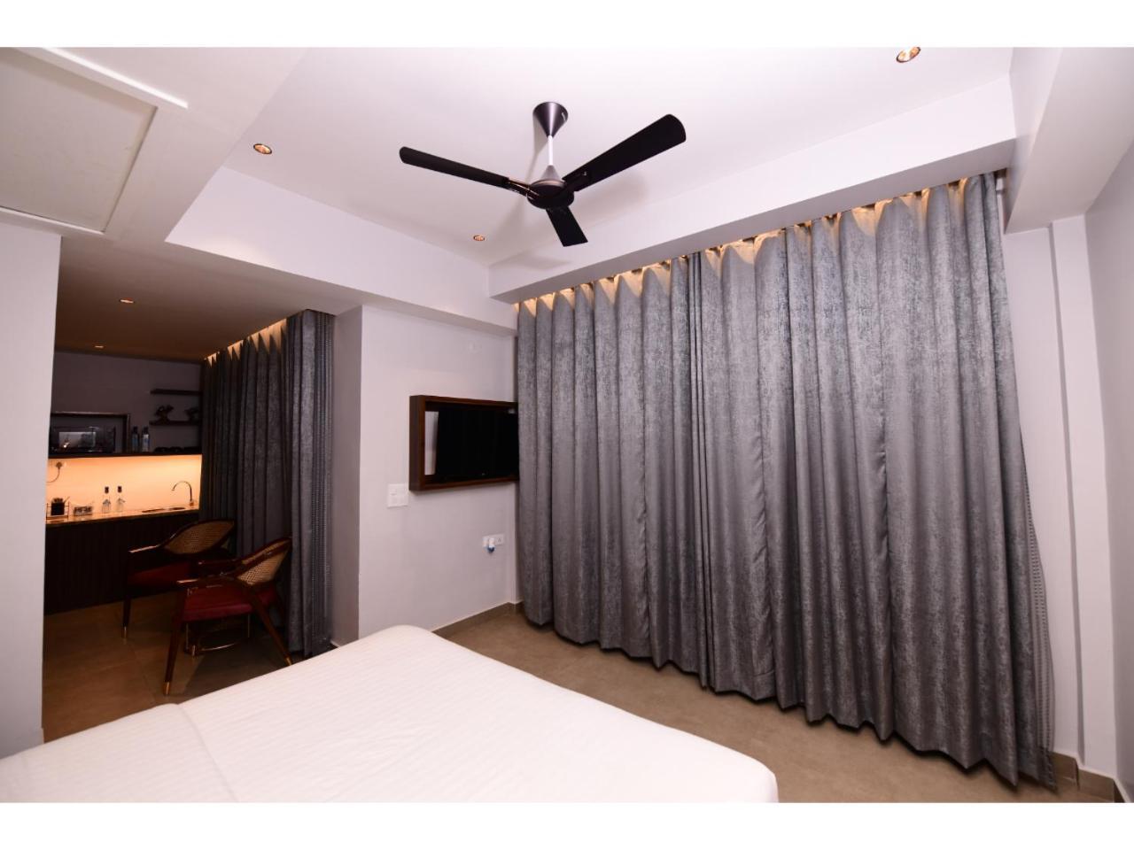 Belvedere Suites Greater Noida Esterno foto