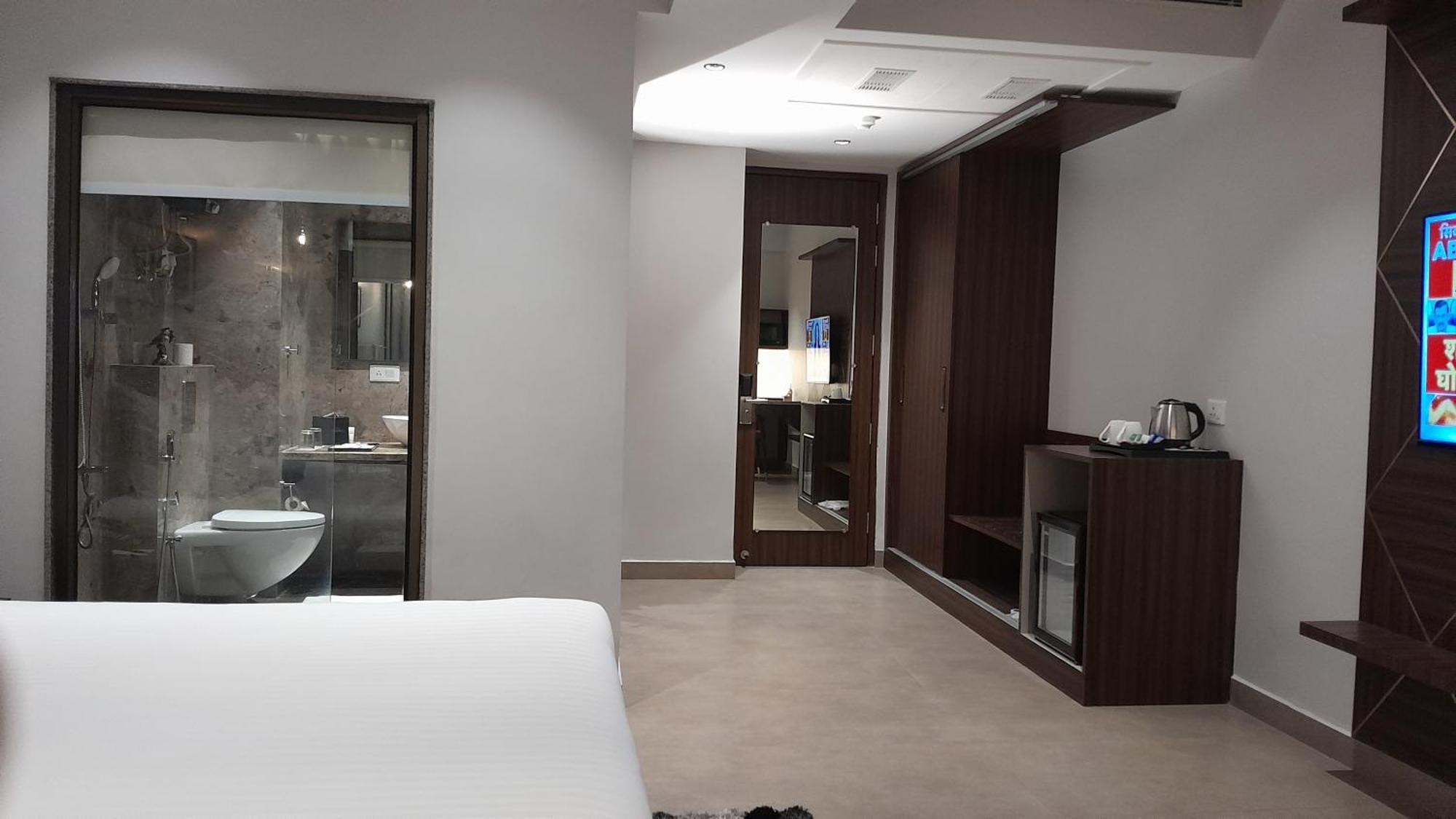 Belvedere Suites Greater Noida Esterno foto