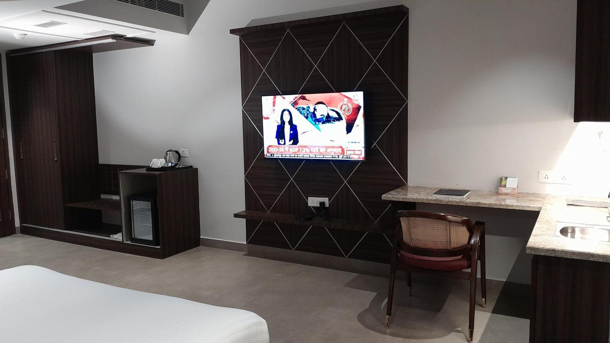 Belvedere Suites Greater Noida Esterno foto